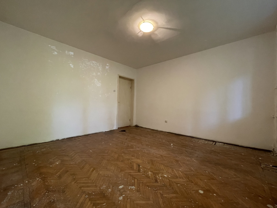 Vanzare 2 camere renovabil pe Aleea Scarisoara