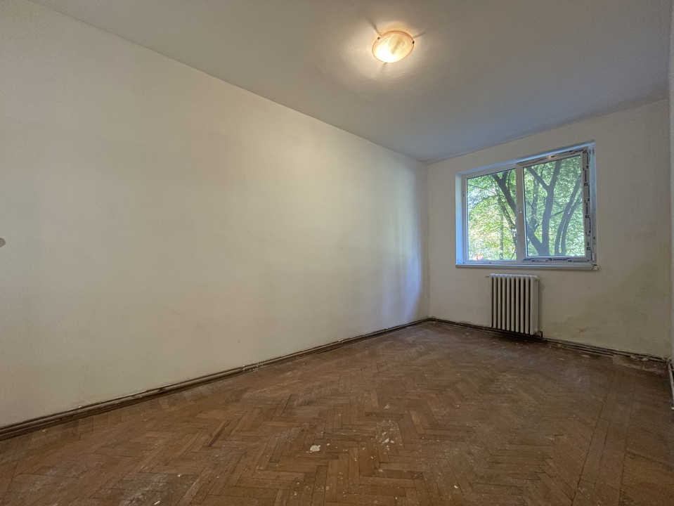 Vanzare 2 camere renovabil pe Aleea Scarisoara