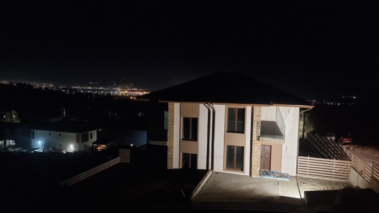 Casa moderna, cu gradina si loc de parcare in Dezmir