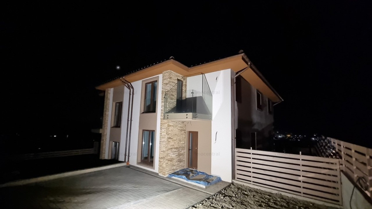 Casa moderna, cu gradina si loc de parcare in Dezmir