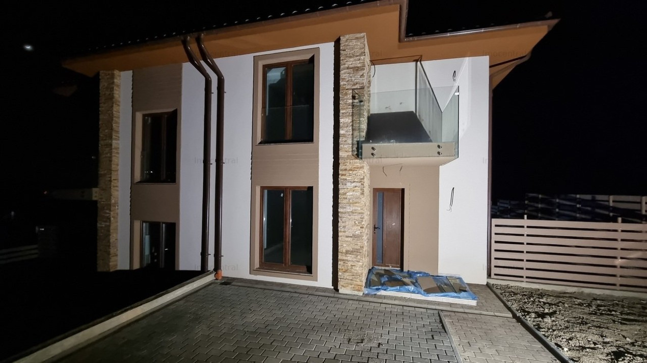 Casa moderna, cu gradina si loc de parcare in Dezmir