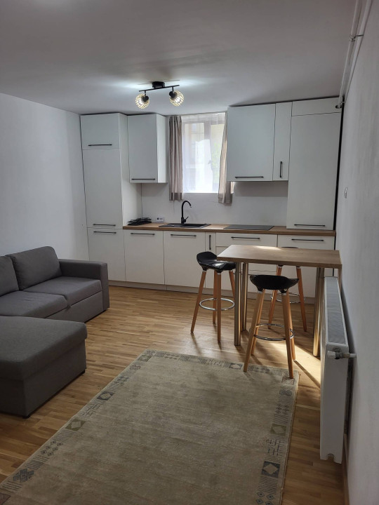 Inchiriere 3 camere pe 2 nivele in Piata Mihai Viteazu