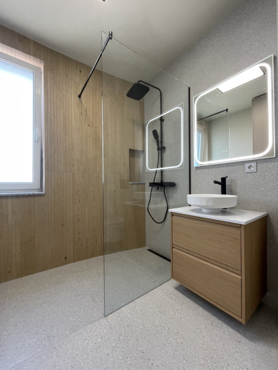 Prima închiriere! 2 camere ultrafinisat cu terasă și parcare