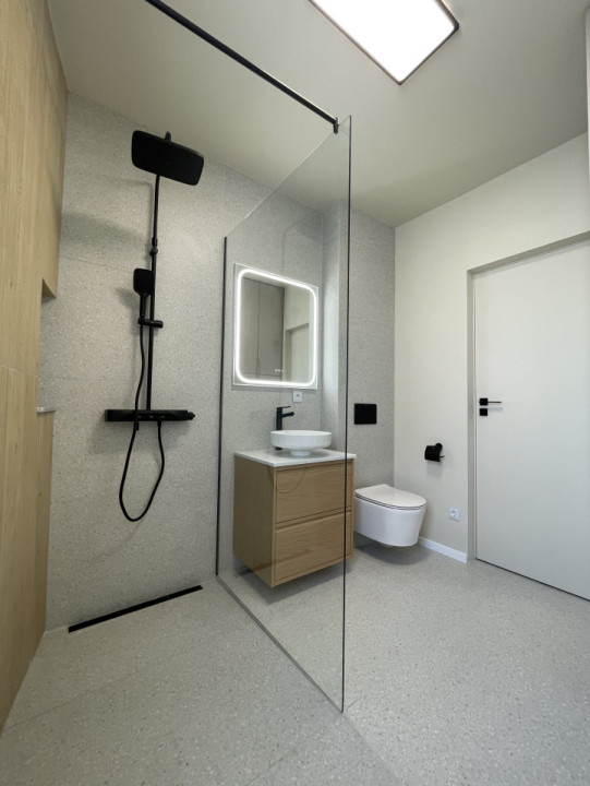 Prima închiriere! 2 camere ultrafinisat cu terasă și parcare