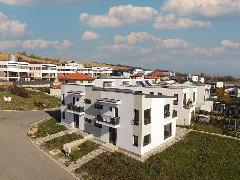 Casa de tip duplex cu CF, la 10 minute de RIVUS MALL, Cluj-Napoca