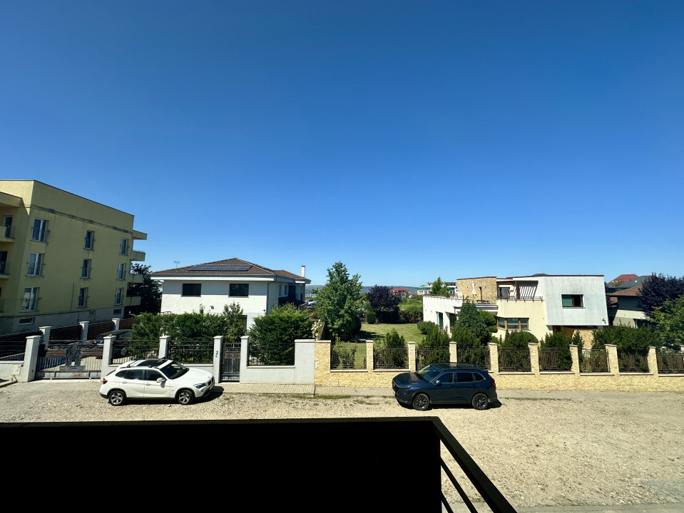 Casa cu 5 camere de închiriat, strada cu acces privat -panorama asupra orașului