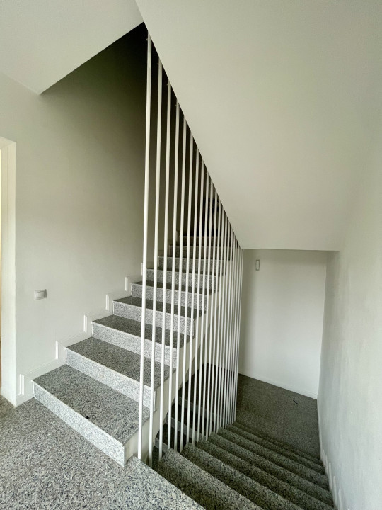 Birou ultrafinisat, curte privată și 3 locuri de parcare