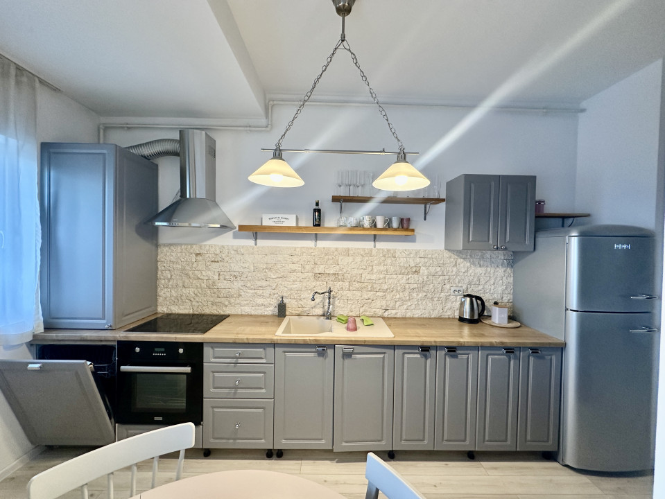 Apartament spațios, priveliște superba, zona Grand Hotel Italia