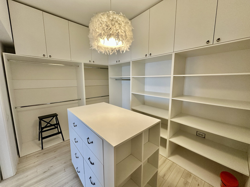 Apartament spațios, priveliște superba, zona Grand Hotel Italia