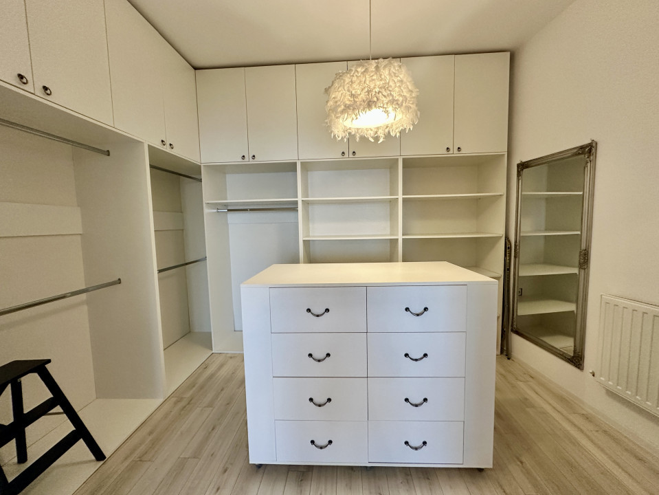 Apartament spațios, priveliște superba, zona Grand Hotel Italia