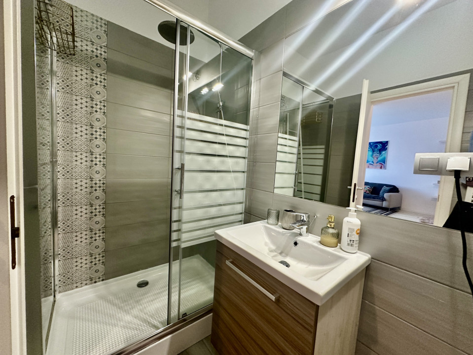 Apartament spațios, priveliște superba, zona Grand Hotel Italia