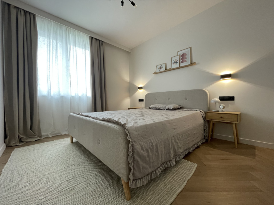 Prima închiriere! 2 camere ultrafinisat cu parcare în curte privată