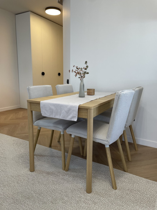 Prima închiriere! 2 camere ultrafinisat cu parcare în curte privată