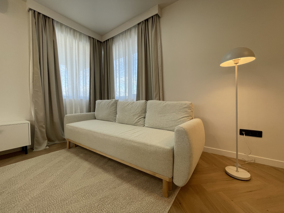 Prima închiriere! 2 camere ultrafinisat cu parcare în curte privată