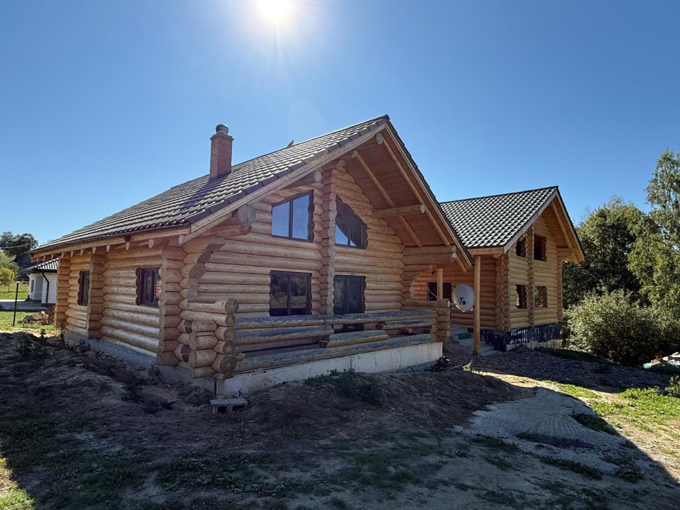 2 cabane de buștean, teren generos, moderne, Bălcești, Cluj
