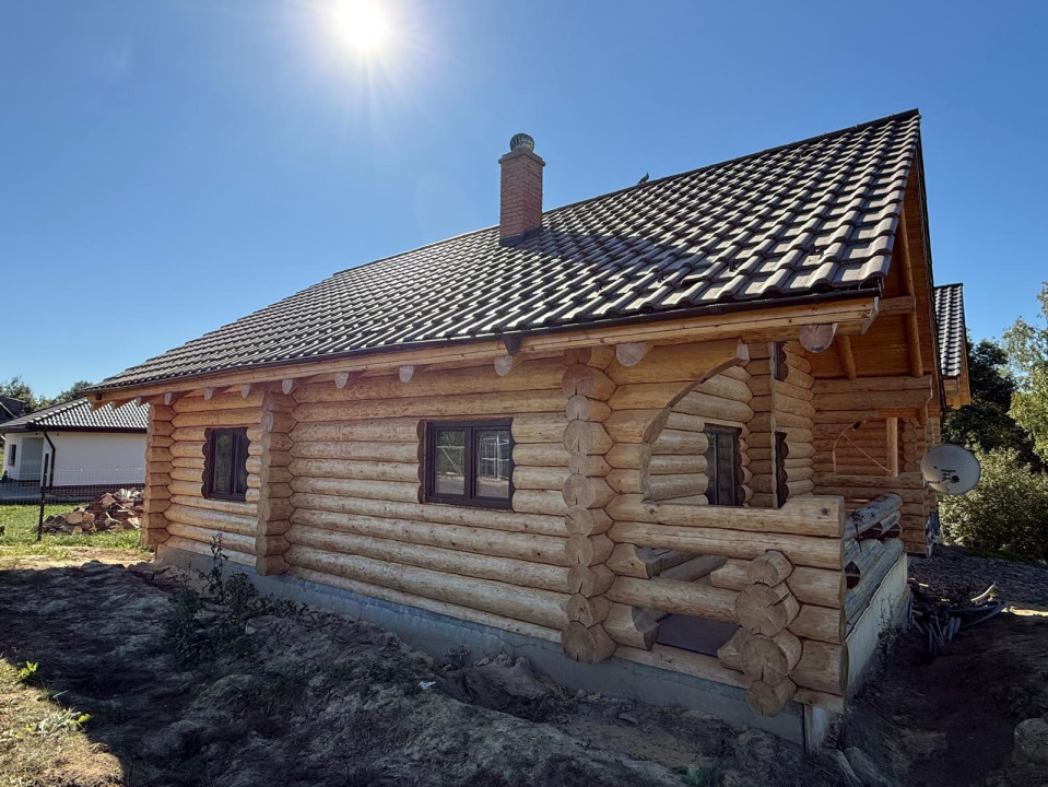 2 cabane de buștean, teren generos, moderne, Bălcești, Cluj