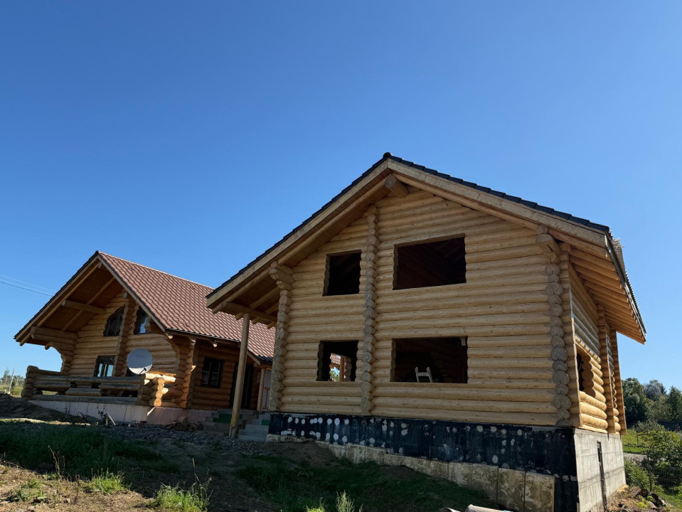 2 cabane de buștean, teren generos, moderne, Bălcești, Cluj