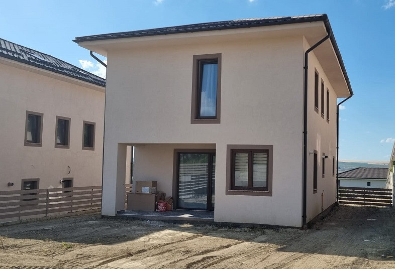 Casa Individuala noua, finisata, utilata si mobilata, Dezmir