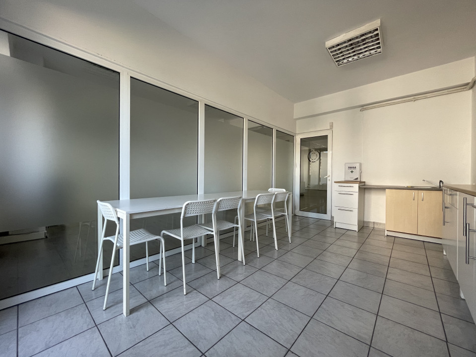 Spațiu birouri 200mp cu terasă 30mp și 2 parcări subterane