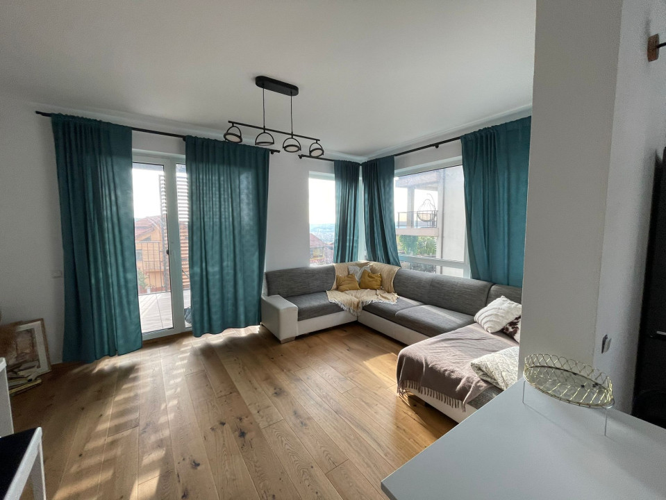 Apartament 4 camere, garaj și loc de joacă în curte privată