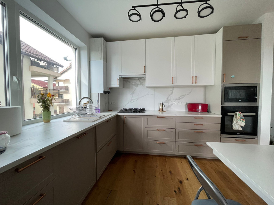 Apartament 4 camere, garaj și loc de joacă în curte privată
