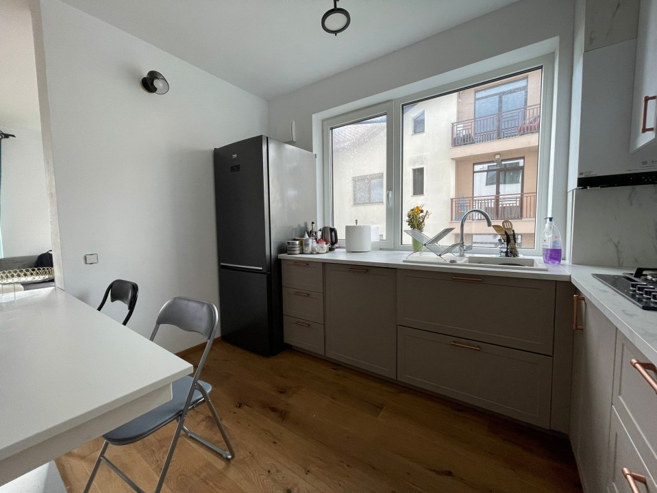 Apartament 4 camere, garaj și loc de joacă în curte privată