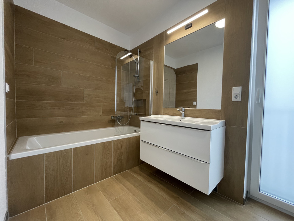 Apartament 4 camere, garaj și loc de joacă în curte privată