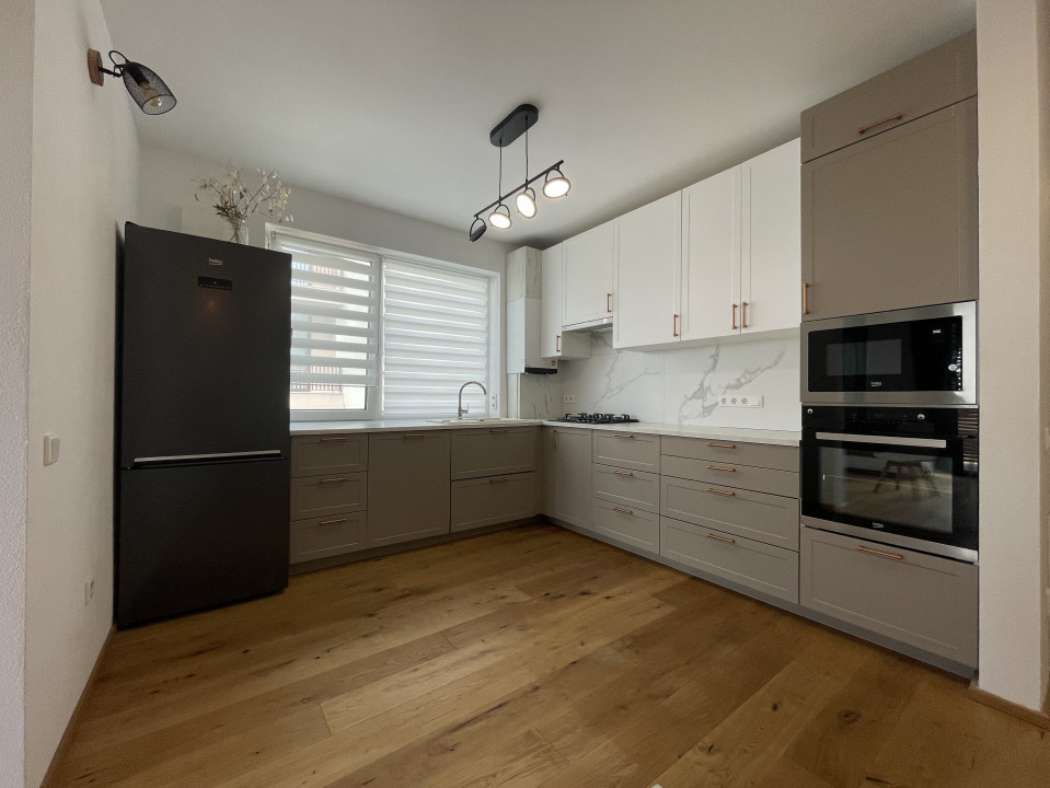 Apartament 4 camere, garaj și loc de joacă în curte privată