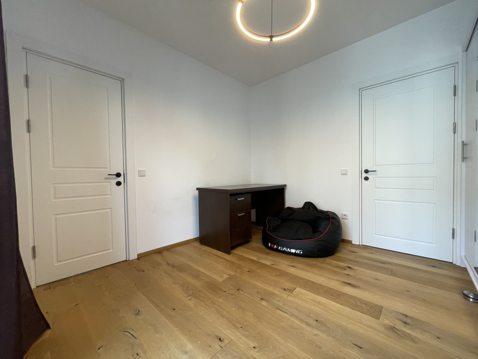 Apartament 4 camere, garaj și loc de joacă în curte privată