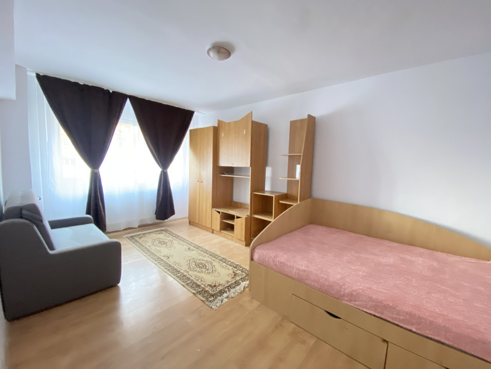Inchiriere apartament spatios, 2 camere decomandate, zona Piata Marasti