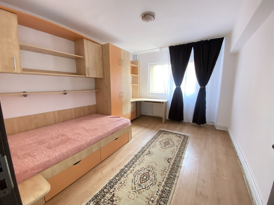 Inchiriere apartament spatios, 2 camere decomandate, zona Piata Marasti