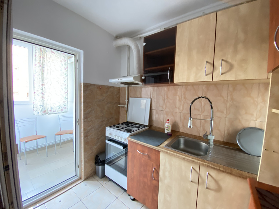 Inchiriere apartament spatios, 2 camere decomandate, zona Piata Marasti
