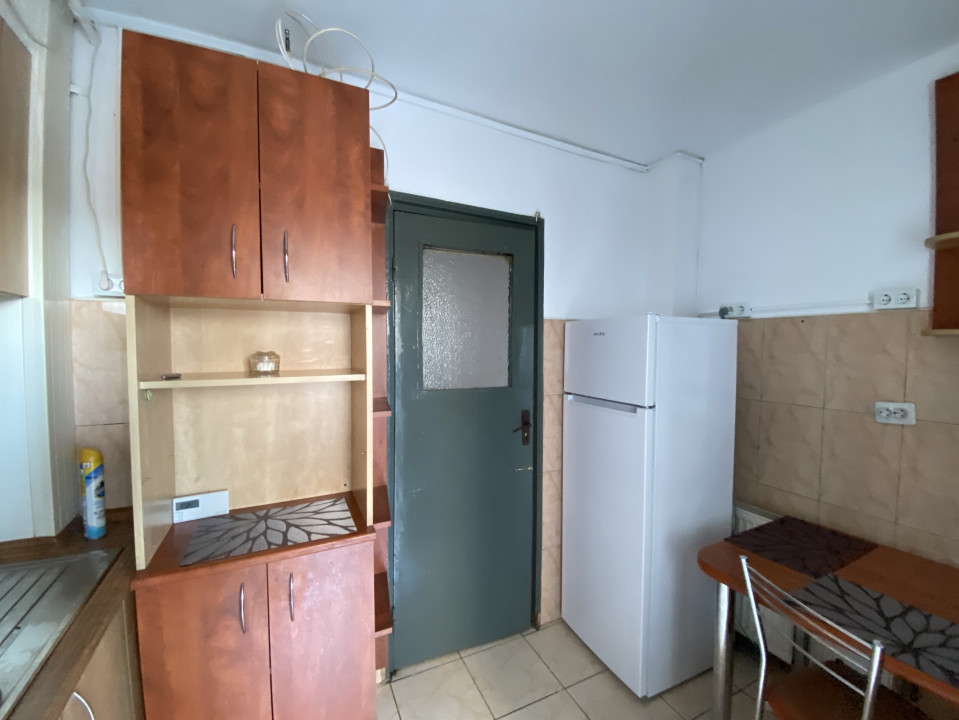 Inchiriere apartament spatios, 2 camere decomandate, zona Piata Marasti