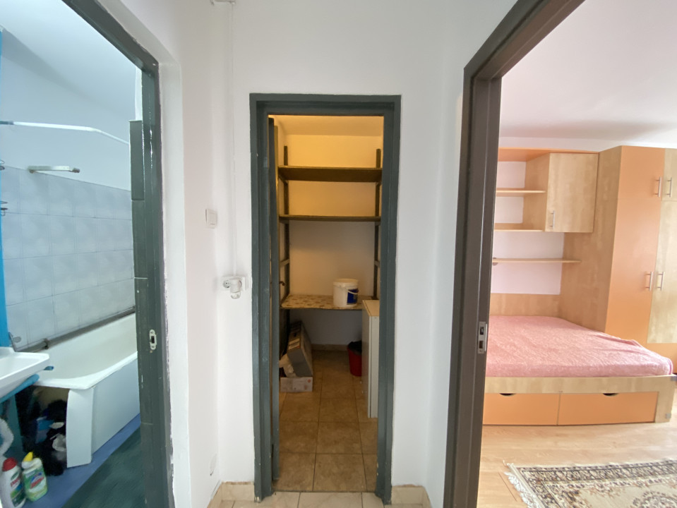 Inchiriere apartament spatios, 2 camere decomandate, zona Piata Marasti
