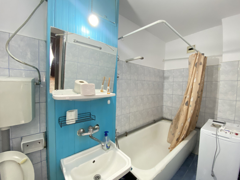 Inchiriere apartament spatios, 2 camere decomandate, zona Piata Marasti