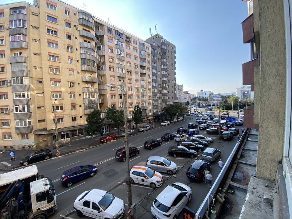 Inchiriere apartament spatios, 2 camere decomandate, zona Piata Marasti