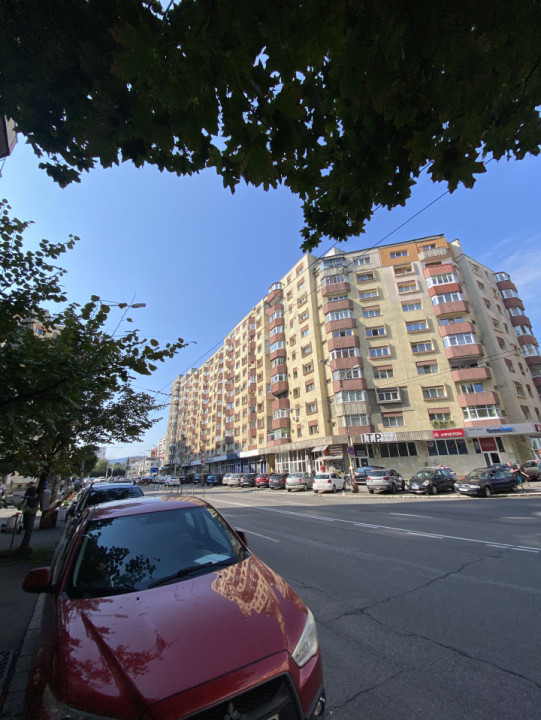 Inchiriere apartament spatios, 2 camere decomandate, zona Piata Marasti