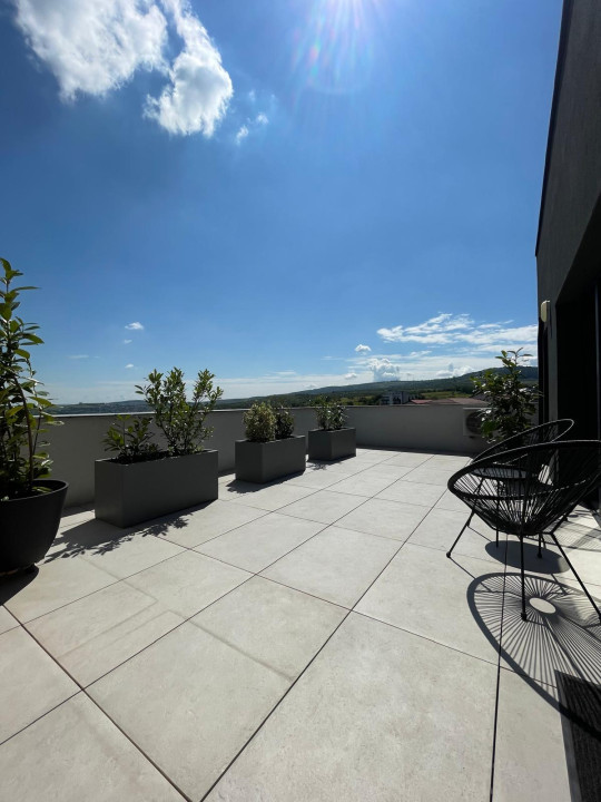 Apartament de lux, modern și spațios, 3 camere și terasă de 100mp, Buna Ziua