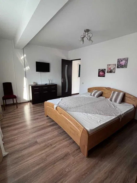 Apartament luminos, cu priveliște, 3 camere, Între Lacuri