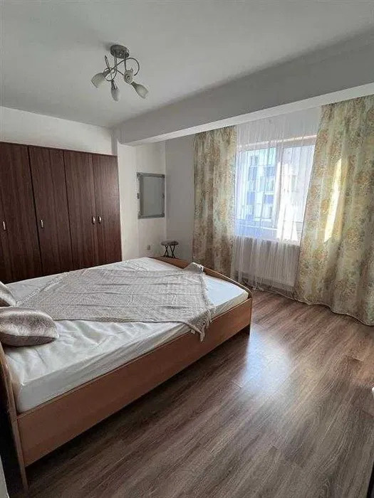 Apartament luminos, cu priveliște, 3 camere, Între Lacuri