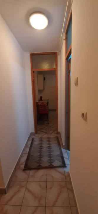 Apartament cu o camera, finisaje si mobilier clasic, suprafata foarte generoasa