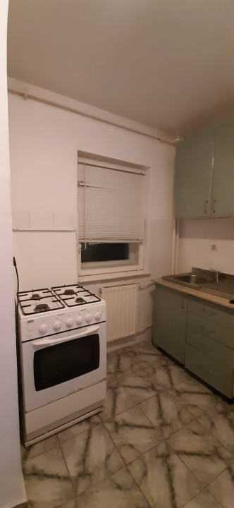 Apartament cu o camera, finisaje si mobilier clasic, suprafata foarte generoasa