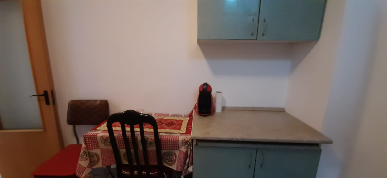 Apartament cu o camera, finisaje si mobilier clasic, suprafata foarte generoasa