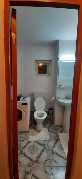 Apartament cu o camera, finisaje si mobilier clasic, suprafata foarte generoasa