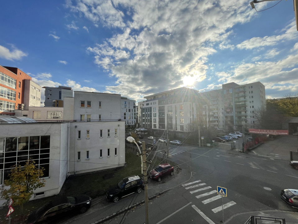 Garsonieră 40mp cu bucătărie separată lângă FSEGA și Iulius Mall