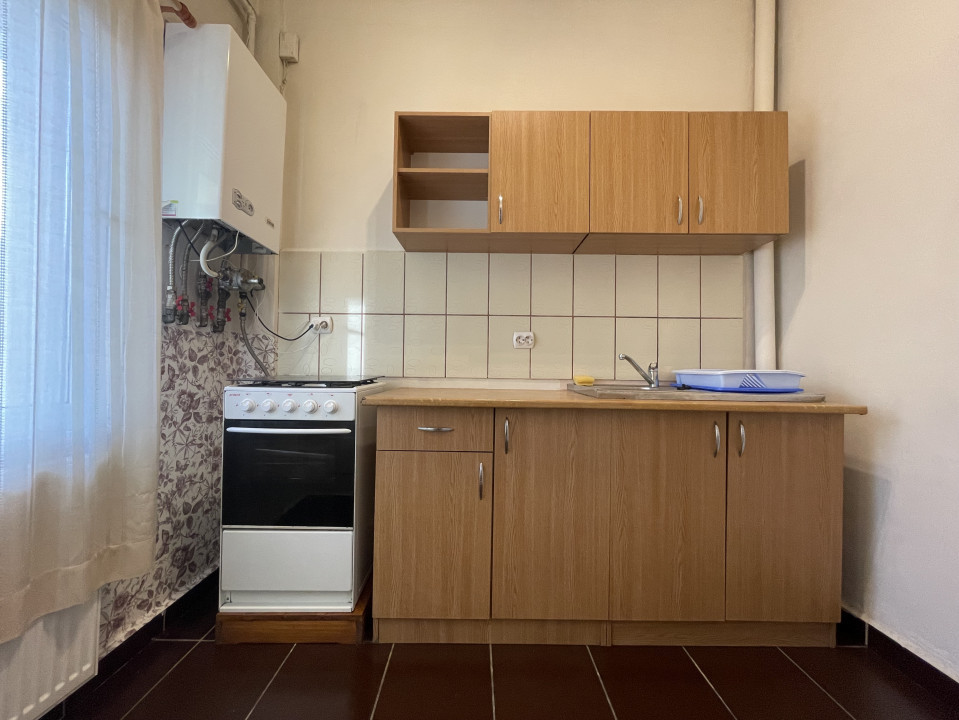 Garsonieră 40mp cu bucătărie separată lângă FSEGA și Iulius Mall