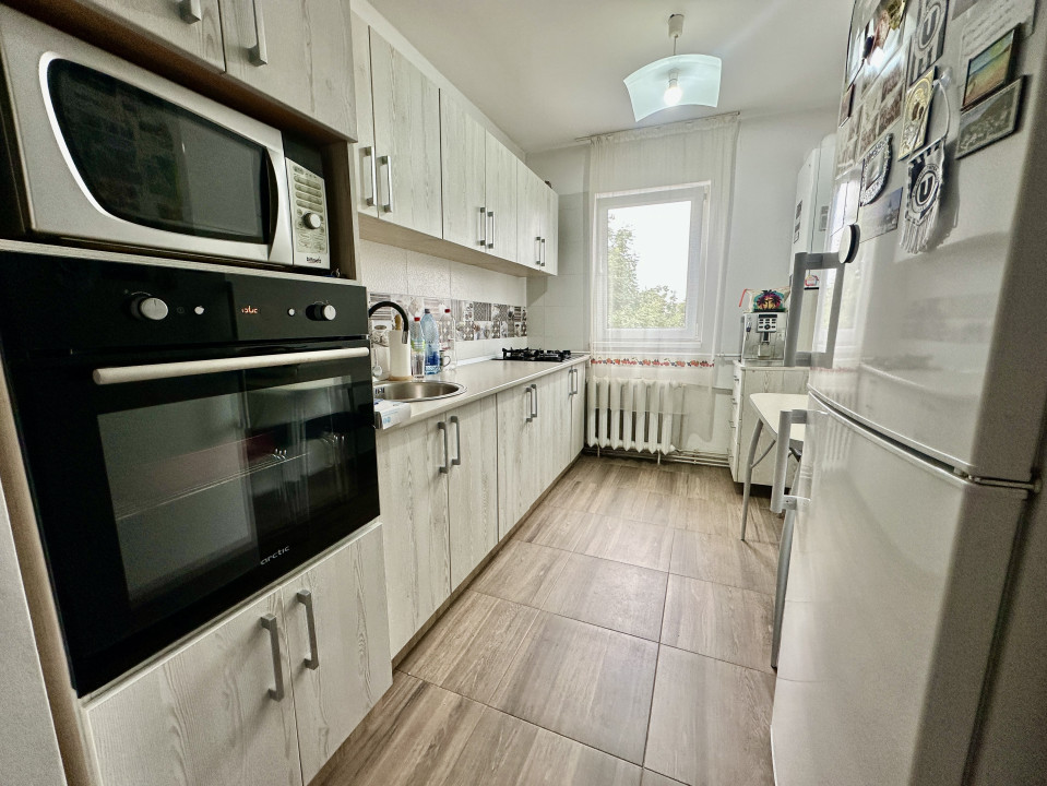 Apartament luminos cu 3 camere, decomandat, aproape de școli – 165.000 €