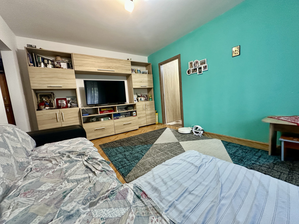 Apartament luminos cu 3 camere, decomandat, aproape de școli – 165.000 €