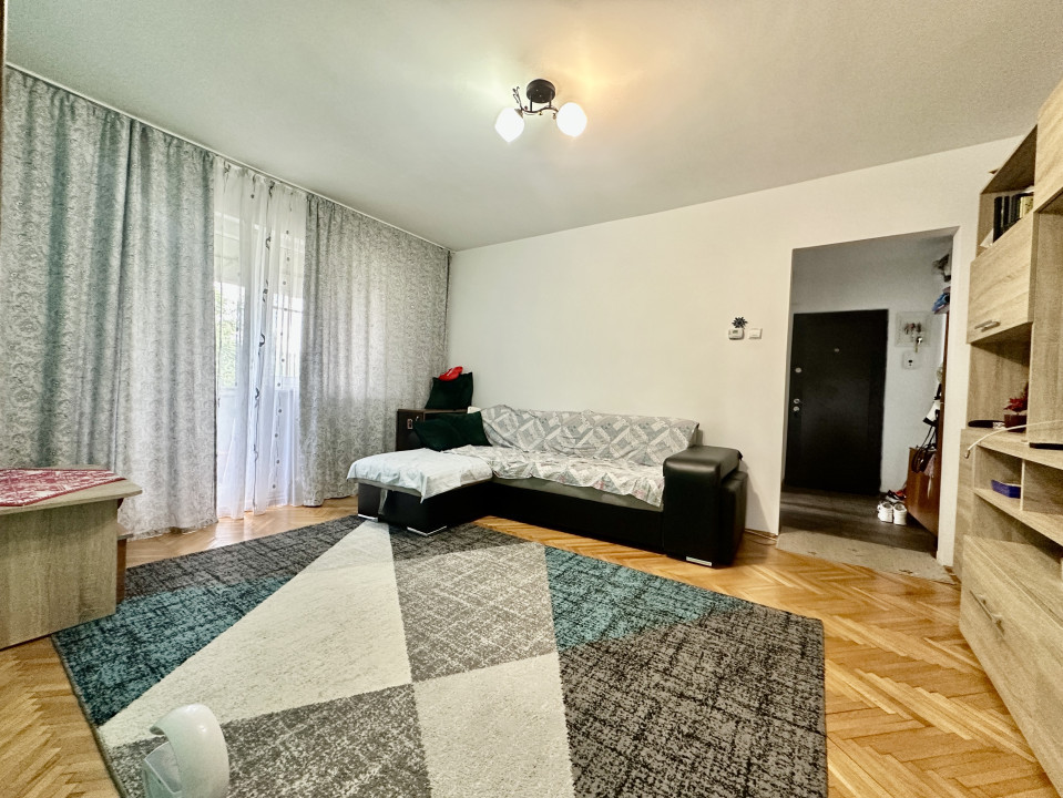 Apartament luminos cu 3 camere, decomandat, aproape de școli – 165.000 €