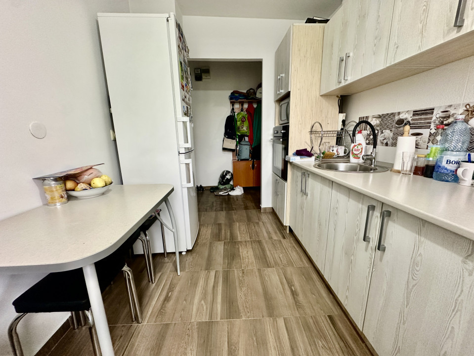 Apartament luminos cu 3 camere, decomandat, aproape de școli – 165.000 €